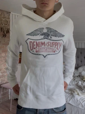 Denim And supply L - Ralph Lauren/denim and supply Hoodie L Modellen är 188 väger 78 Hör av er vid minsta fundering!