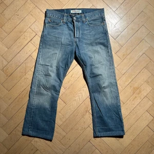 Levis 512 bootcut - Vid köp av fler produkter erbjuds bättre pris. Skriv vid ytterligare frågor eller funderingar🤝 Storlek: 32/32 (passar som 30/32). Mått: Längd 93 cm. Midja 43 cm.