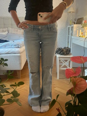 Gina Young jeans - Skit snygga jeans från Gina Young 14+. Används tyvärr inte eftersom jag har andra liknande, använt dem endast en gång ❣️