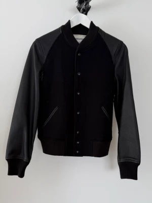 Zadig & Voltaire jacka - Säljer min Zadig & Voltaire Birdie jacket i nyskick, nypris 6500 kr. 