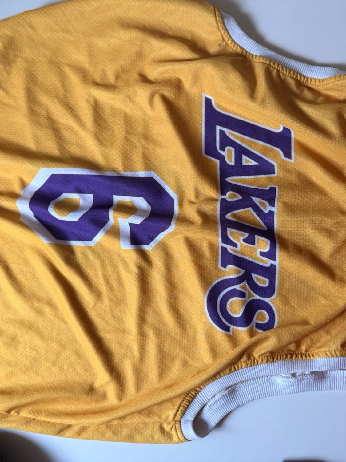 Gul Lakers basketlinne James 6