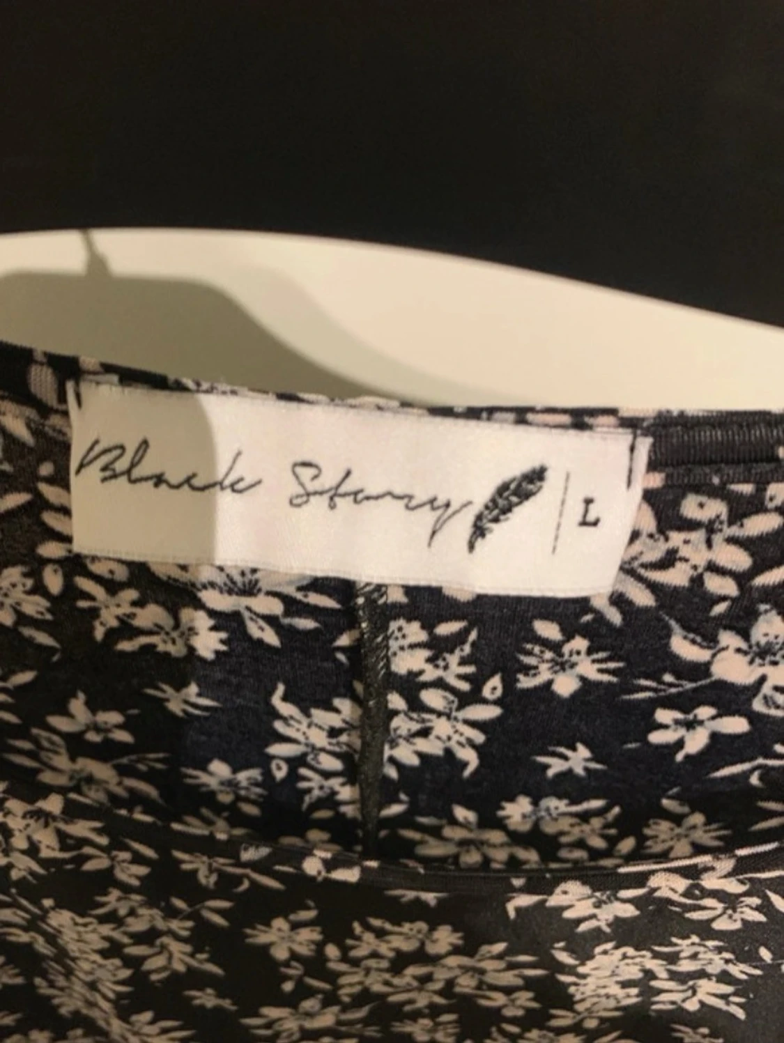 Svart blommig klänning Black Story - 1