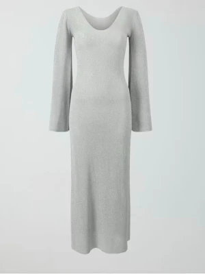 Gina Tricot klänning - En arkiverad klänning från Gina Tricot. Köpt för två år sedan, men enbart använd fåtal gånger. Den är i helt perfekt skick. Nypriset var 599 kronor.