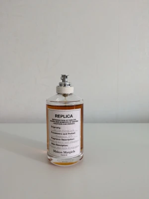 Maison Margiela "The Fireplace" - Maison Margiela By The Fireplace EdT, äkta! Kom ihåg att det går att kolla om en parfym är äkta genom batch numret. Finns appar för det, bara en påminnelse till alla. Batch numret är 62S90YT