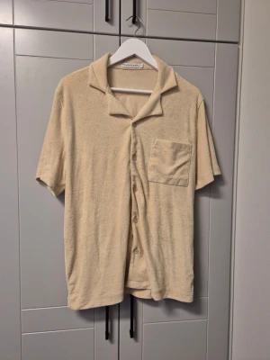 Terry Set från Frank Dandy - Säljer ett beige Terry set från Frank Dandy i storlek medium. Otroligt skön och perfekt nu på sommaren