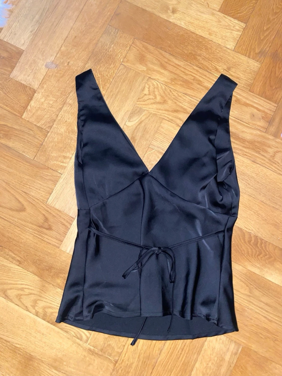 Svart satintopp  - 1
