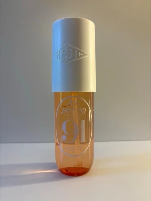 Sol de Janeiro 91 - En body mist i nästan nytt skick, några sprut använd men inprincip ny. 💕💕90 ml