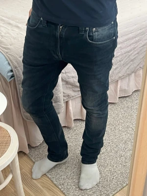 Nudie jeans  - As feta jeans, passar som 30/32 