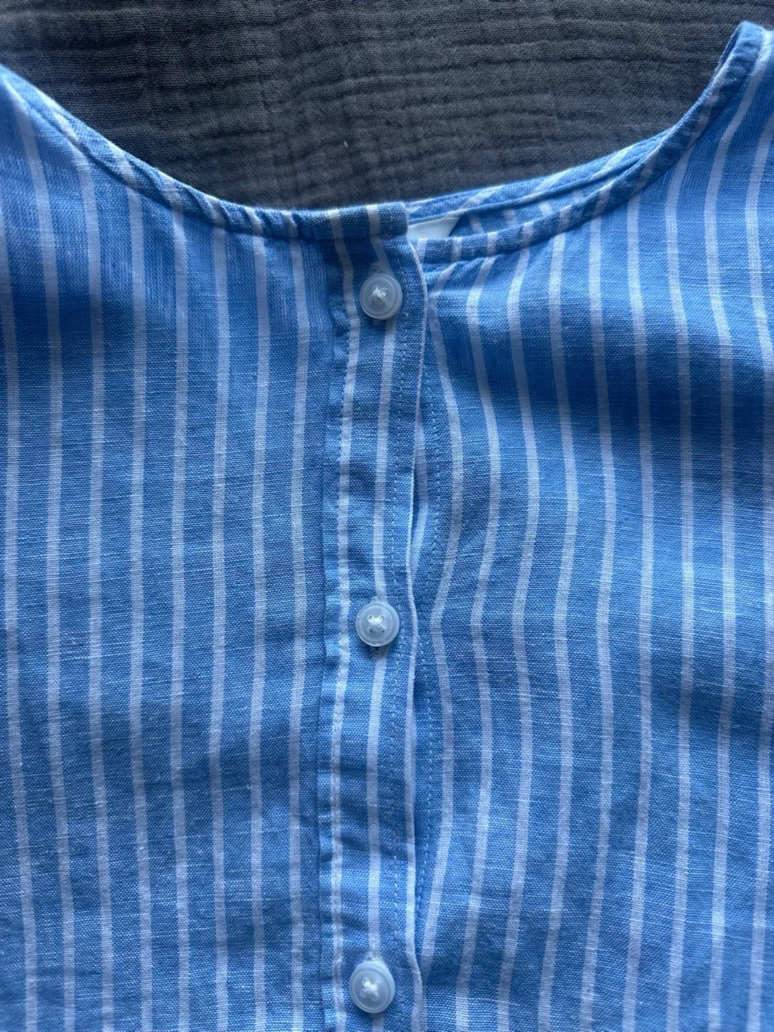 Blåvit randig blus med puffärm - 2
