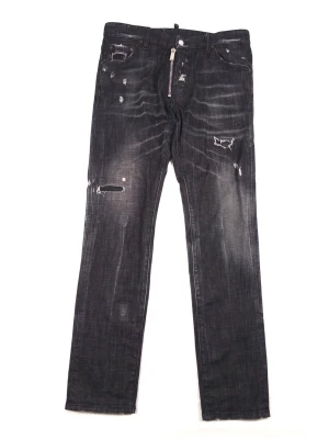 Dsquared2 cool guy jeans - •The Jeans has been gently used and is in very good condition • Size: 50 fits W35/L32•Color: Black • Retail price: 7500Sek •Waist 45cm Length: 104cm Inner leg: 82cm
