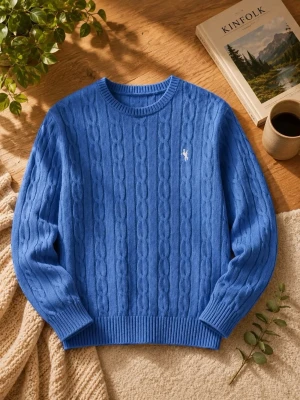 Blå Kabelstickad Tröja med Brodyr  - Storlek: M, Material: 49 % Viscose, 28 % Polyester & 23 % Polyamide, utmärkt skick!