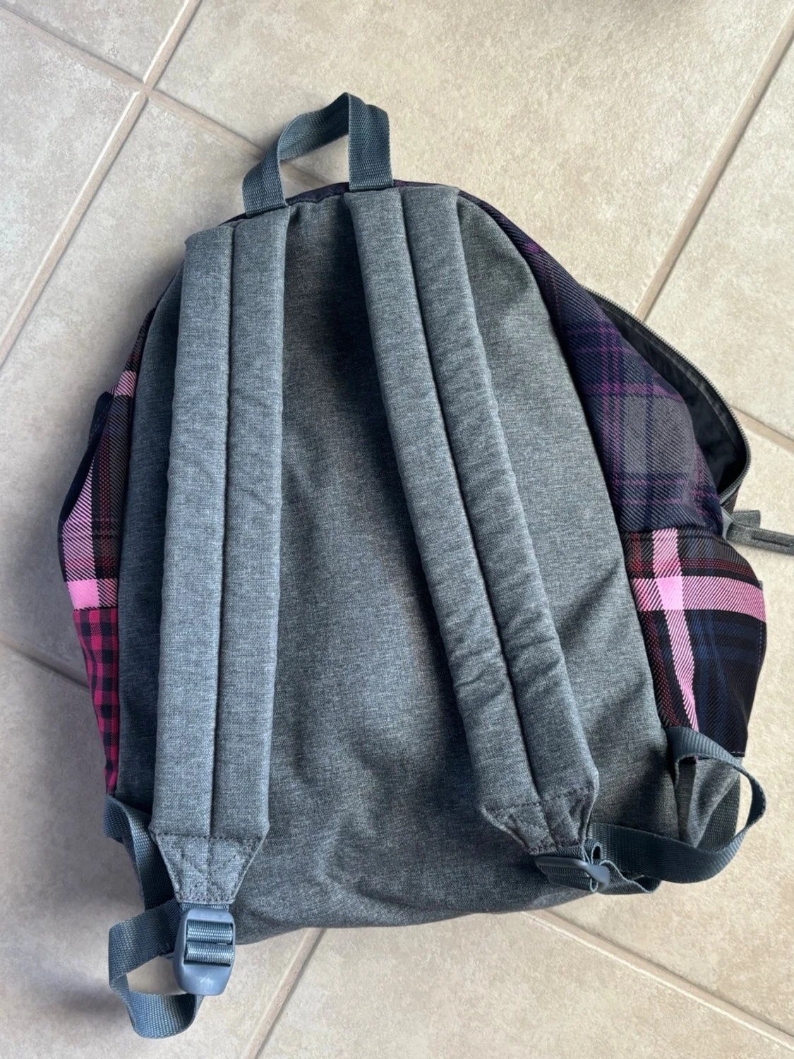 Rutigt rosa och lila Eastpak ryggsäck - 3