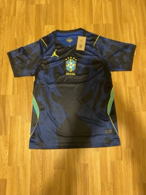 Barsilen fotbollströja  - Jordan x barisilien fotbolls tröja helt ny