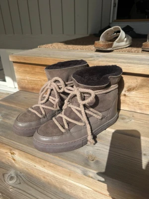 Inuikii classic sneakers - Mycket bra skick! Knapp använda. Köpta för ish ett år sedan på footway. Färg: Taupe Modell: classic sneakers 