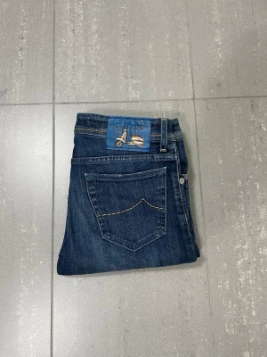 Jacob Cohën Jeans - Säljer nu dessa Jacob Cohen jeans i moddel 688, skriv för fler bilder/frågor🙌🏼 