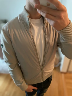 Cardigan jacka från Save The Duck - Skick 9/10 skriv vid frågor eller funderingar!