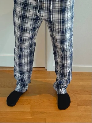 Pyjamasbyxor  - Pyjamasbyxor. Storlek S.