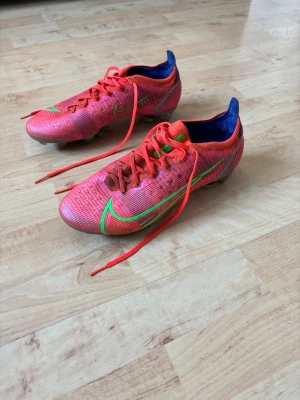 Nike Mercurial rosa fotbollsskor - Nike mercurial skruvdobb