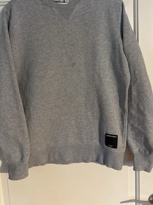 Grå Björn Borg tröja - Grå tröja Björn Borg har en fläck i mitten syns på bilden