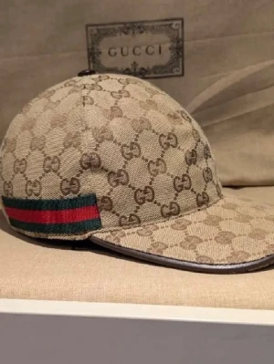 Keps - Helt ny aldrig använd med tagsen på. Dustbag ingår ej. Skriv om ni vill köpa