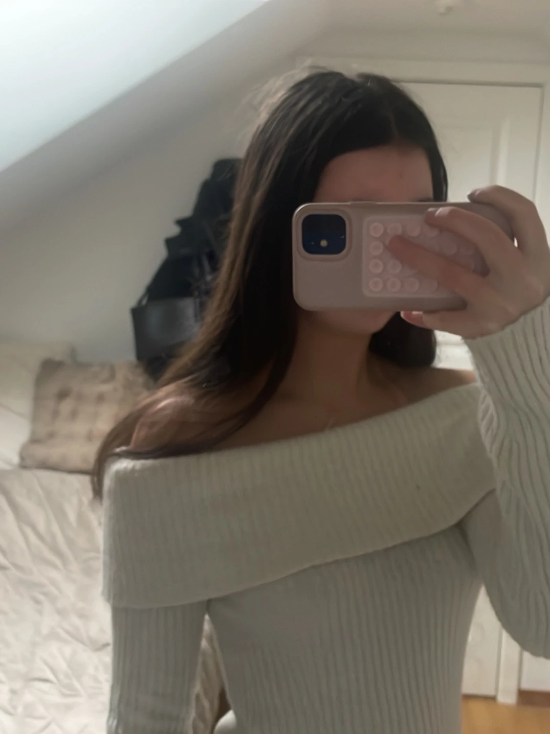 Off shoulder ribbad tröja i beige - 1