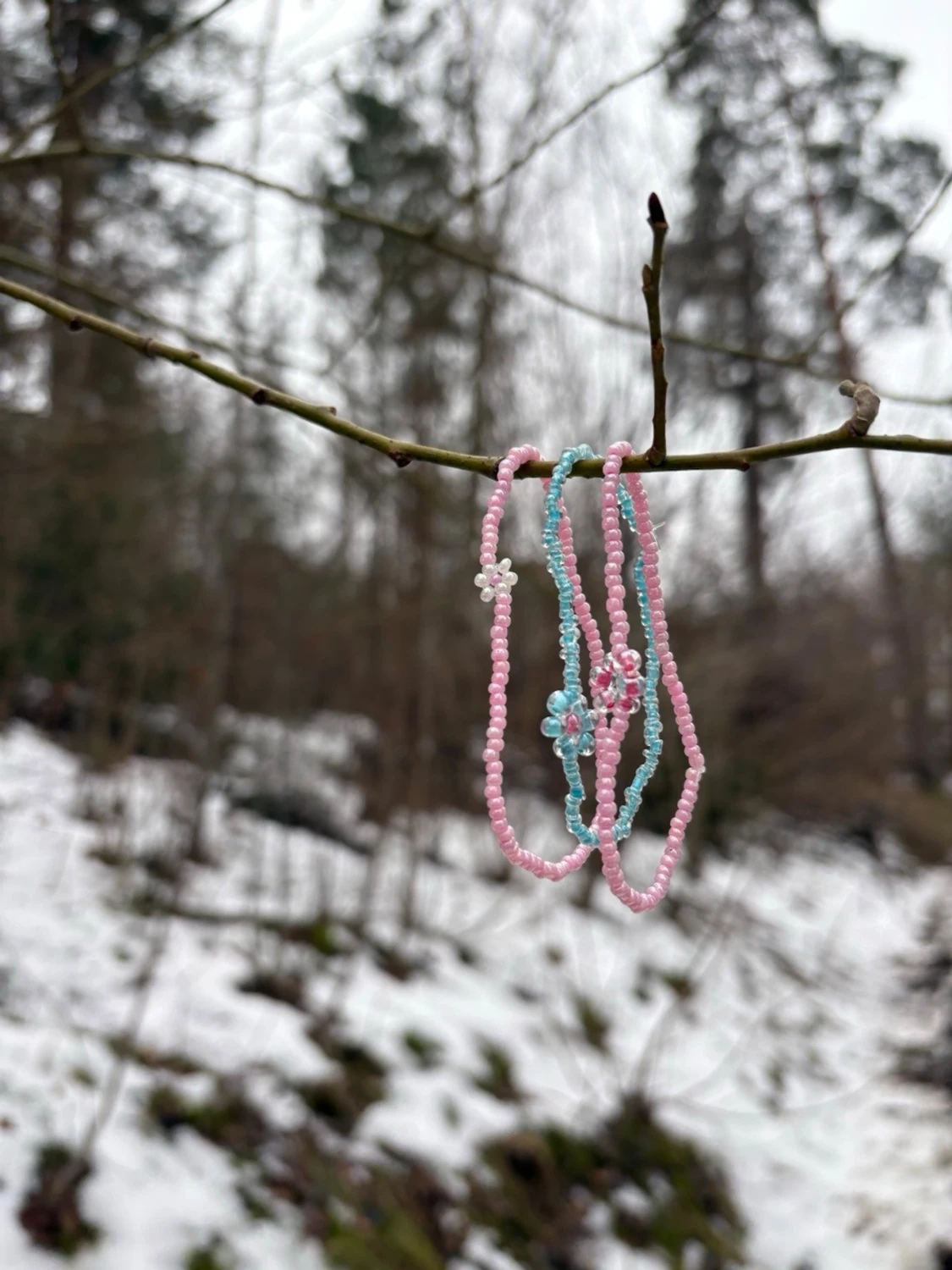 Söta pärlarmband med blommor - 1
