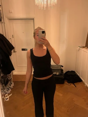 Kostymbyxor  - Svarta kostymbyxor från Nelly!✨