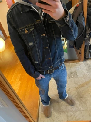 Archive Selvedge Jeansjacka - Riktigt fet 100% cotton selvedge Archive Jeansjacka från DR Denim  | Storlek L men sitter som S | Skriv vid funderingar och skicka gärna bud! 