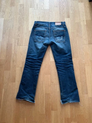 Bootcut Nudie Jeans - Bootcut Nudie Jeans, storlek 30/32. Snygga fades, slitning på bakfickan. Hör av er vid funderingar! Mvh Viktor