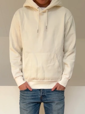 Vit J.Lindeberg Hoodie - Vit J.lindeberg Hoodie i strl M. Bra skick utan nåra defekter och hör gärna av er vid frågor elr funderingar!!