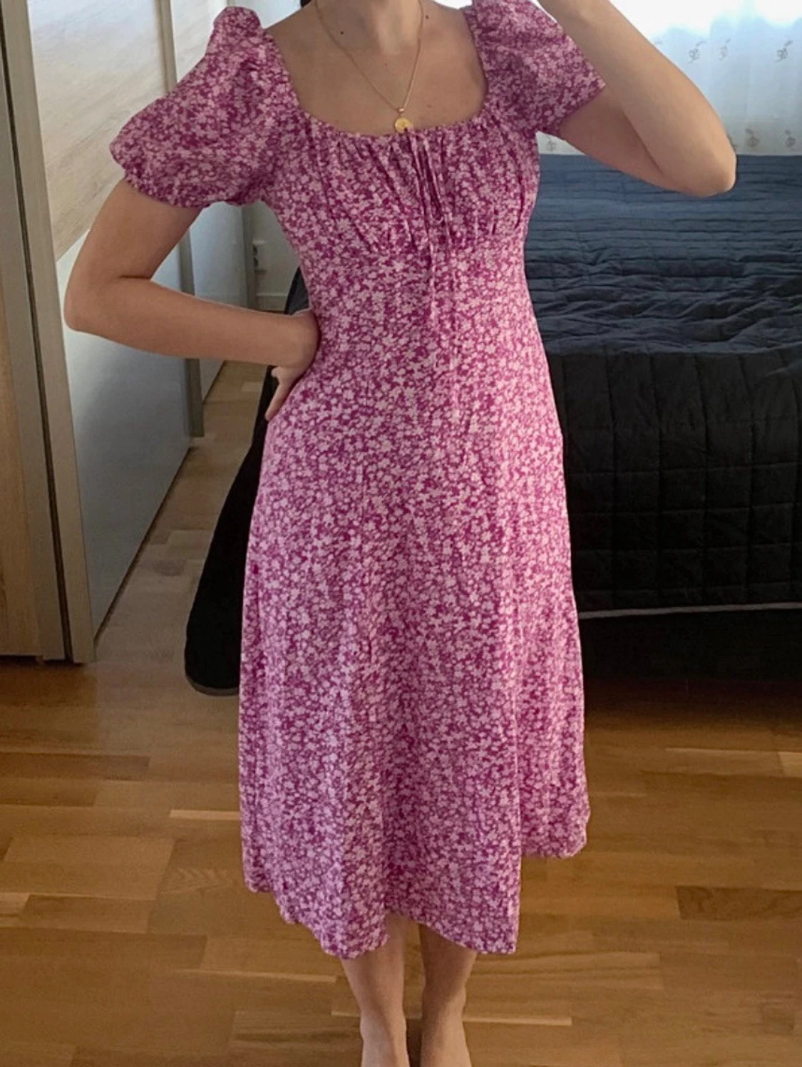 Rosa blommig klänning med puffärm