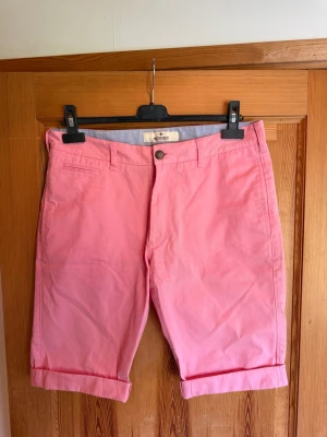 Rosa shorts från Morris - W33 L35. Nyskick. 