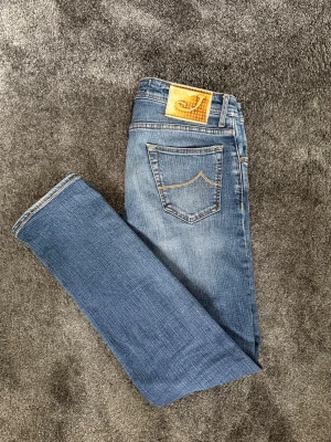 Jacob Cohën 622.C - Riktig feta jeans från Jacob Cohën som enkelt ger dig blickar! | Skick: 9/10 Knappt några defekter | Storlek: W32 L32 Passar dig mellan 180-190cm | Skriv gärna om du har några funderingar om jeansen | Priset går att diskutera 👏