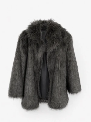 Svart fuskpälsjacka med krage - Fluffig jacka från Dry Lake i storlek S. Sällan använd och i mycket fint skick. Ordinarie pris: ca 3000 kr Säljes för: 1690 kr