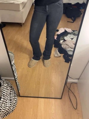 Svarta bootcut jeans från only  - Säljer ett par svarta bootcut jeans från only❤️