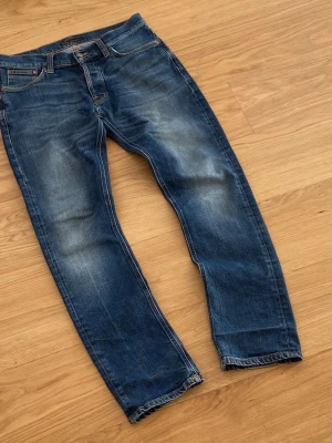 Nudie jeans - Säöjer ett par riktigt snygga nudie jeans. Skick 10/10. Pris 450kr