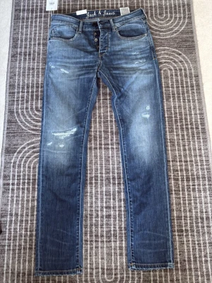 Blå slim fit jeans Jack & Jones - Dem har aldrig använts, helt nytt skick med etiketter och allt. 