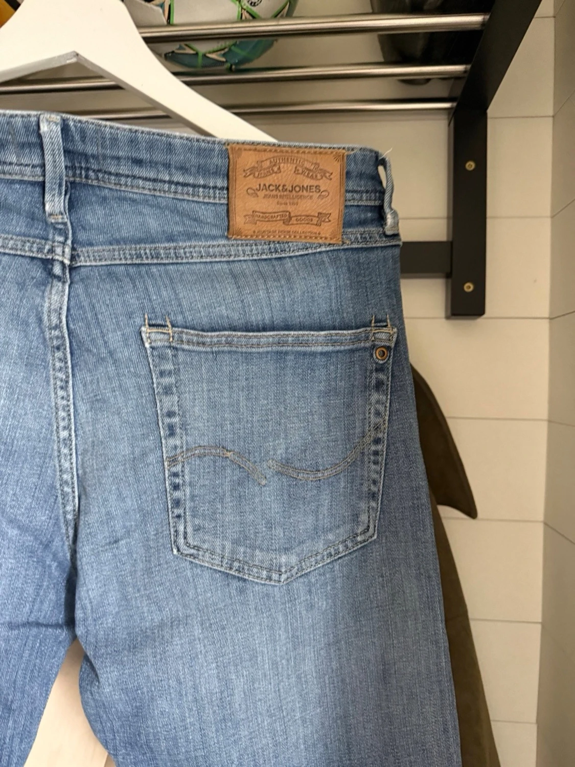 Ljusblå slim fit jeans från Jack & Jones - 2
