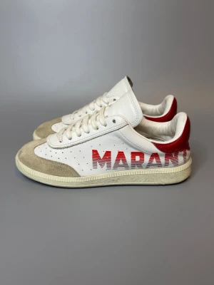 Isabel Marant Skor - ‼️VI TAR EJ BYTEN‼️ Isabell Marant sneakers | Skick: 8.5/10 | Storlek 35 EU | ingår enbart skorna vid köp! | Fraktar inom 24H efter köp på köparens bekostnad 📦💨 | Hör av dig vid minsta fråga eller fundering 