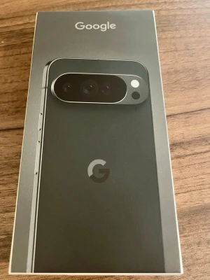 Google Pixel 10 Pro XL 256GB – Oöppnad + Google premiumtjänster - Säljer en helt oöppnad Google Pixel 10 Pro XL i färgen Obsidian. Förseglad i originalförpackning, aldrig använd.   Medföljer vid köp:  • Google AI Pro – 1 års prenumeration  • YouTube Premium – 3 månader  • Fitbit Premium – 6 månader  Totalt värde på prenumerationerna ligger på 4101kr, så det är ett riktigt bra erbjudande för den som vill ha en topptelefon med allt inkluderat från start.  Telefonen är köpt från Elgiganten och kvitto finns.  Möts upp i Stockholm eller skickar mot att köparen står