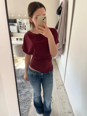 Super fin! -  Bekväm och vacker perfekt till ett par byxor eller shorts:)
