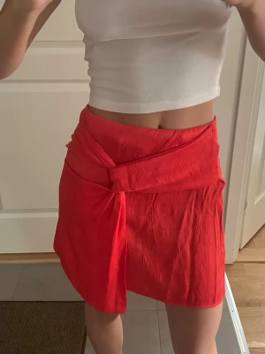 Zara kjol - Söt kjol ifrån Zara använd en gång 