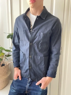 Selected overshirt  - Selected overshirt - sjukt bra passform enligt mig. Och najs matieral för o va en overshirt. Inga defekter! Modellen i bilderna är 180 cm 75 kg och bär Storlek M , Kom med frågor! 🌟 (Kan gå ned i pris vid köp av paket 😉) 