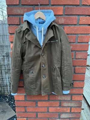 Mörkgrön overshirt/jacka - Extremt snygg, mycket bra skick, passar perfekt till vår/höst