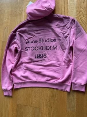  Acne Hoodie - Snygg hoodie från Acne Studios  Storlek Small Finns i vit, Grå och Rosa
