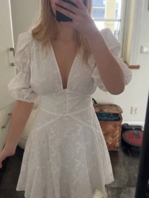 Sicily dress Adoore - Använd 1 gång, perfekt till studenten💕Storlek 34