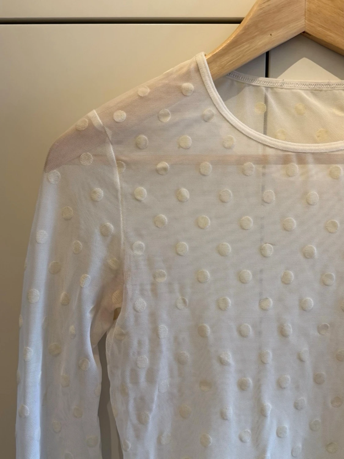 Vit mesh topp med prickar - 1