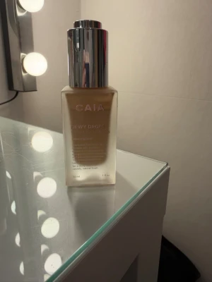 CAIA Dewy Drops Foundation - Caia foundation i 2N