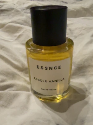 Absolu Vanilla - Vaniljparfym ifrån Essnce , 50 ml  lite använd