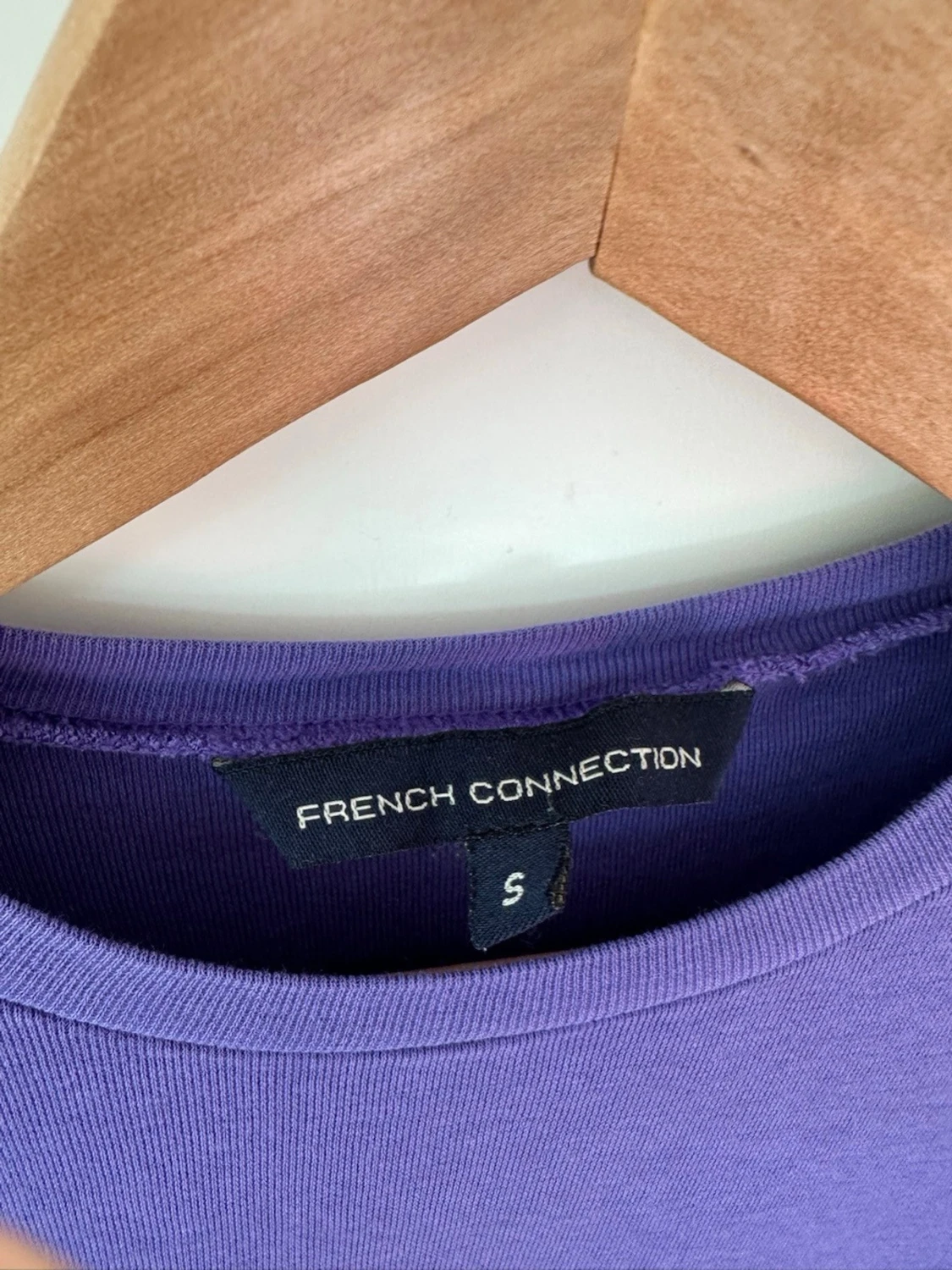 Lila topp med puffärmar - French Connection - storlek S - 2